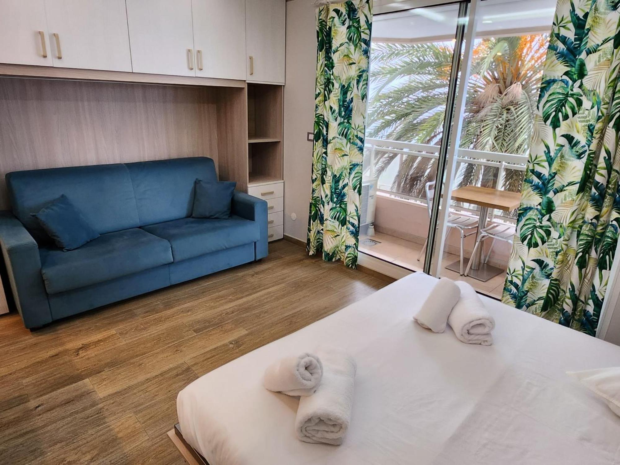 Bluemarine, Studio Vista Mare Menton Bagian luar foto